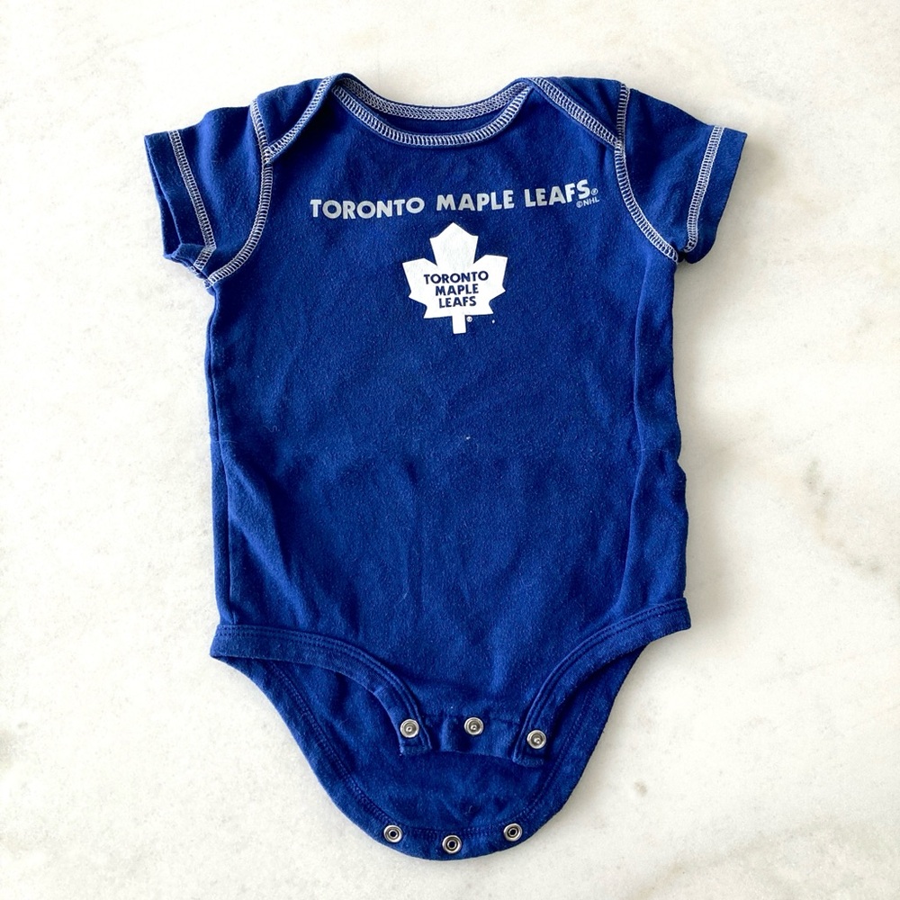 Toronto Maple Leafs onesie / NHL hockey onesie (blue & white) 6-9M 100% cotton